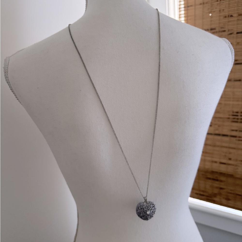 Elegant Silver Pendant Necklace - Picture 2 of 11